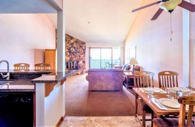 Lagonita Lodge - Lake View Guaranteed! New Year's on the Lake. Full kitchen.