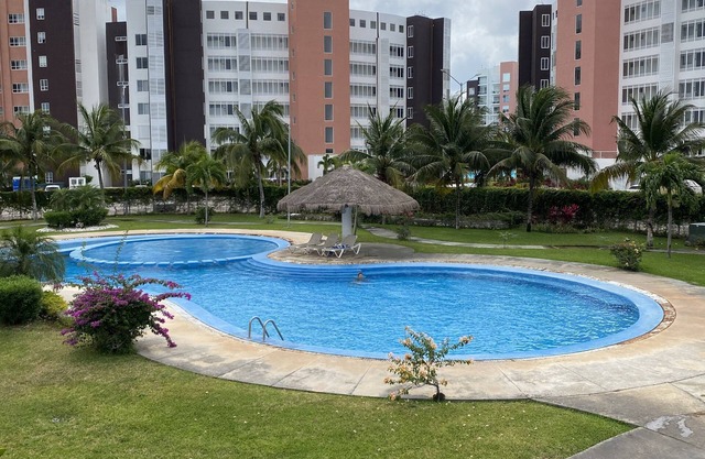 Lagoon Paradise: Elegant House with pool at our doorstep