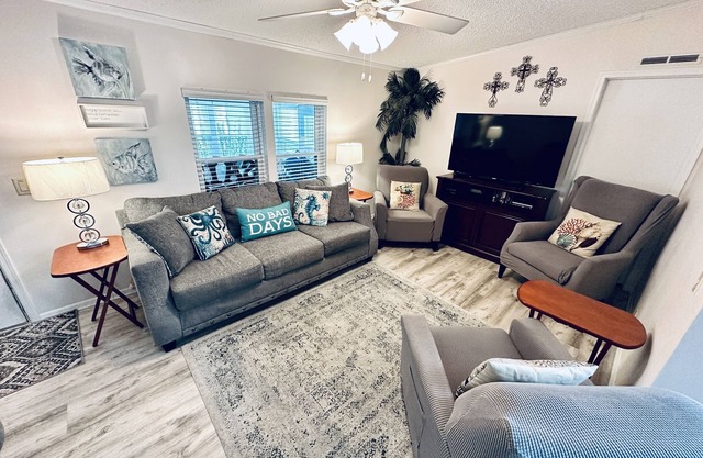 Laguna Beach Refuge! 2bed/2bath Quiet Deeded Beach!