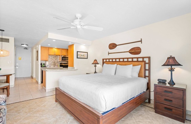 Lahaina Shores 520: Studio with West Maui Mountains View
