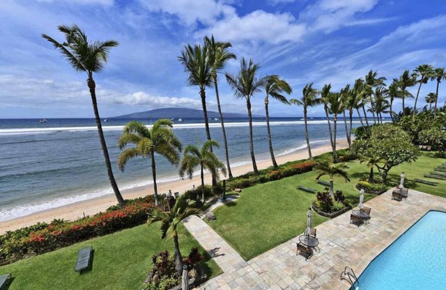 Lahaina Shores Beachfront Mountain View Premiere Suite