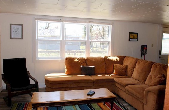 Laird Hideaways Unit 1 - Centrally located on a quiet laneway in Southampton