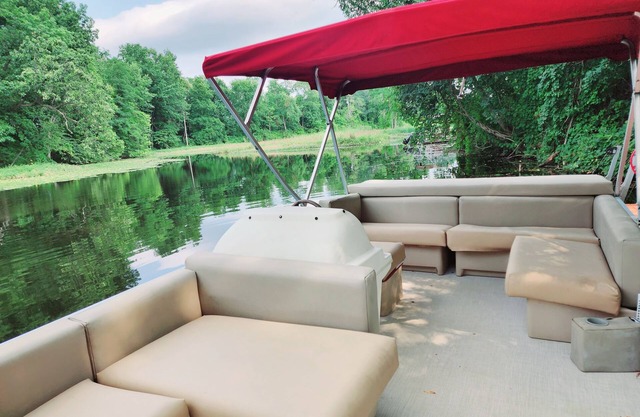 Lake Access Paradise w/PONTOON, Canoes, BBQ, FIRE PIT, Huge Deck, Volleyball