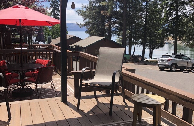 Lake Almanor Pet Friendly 2BD /2BA Beautiful Lakefront Cabin