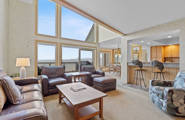 Lake Charlevoix Condo that sleeps 6-8