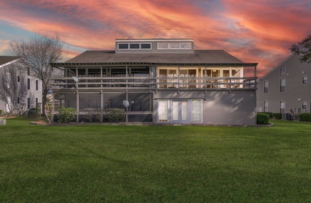Lake Conroe Condo in Gated Community with Porch & Modern Amenities—Your Ideal Getaway Spot!