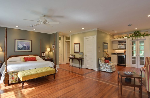 Lake Country Retreat- 35 Minutes from Democratic Convention in Milwaukee