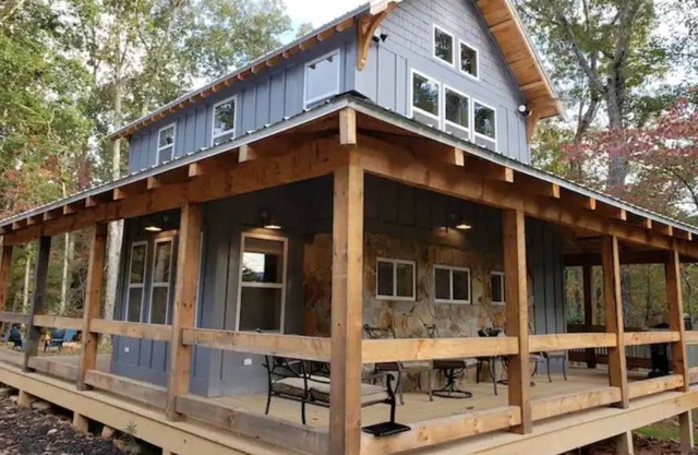 Lake Cove Cabin- New, Hot tub, Views, Dog friendly