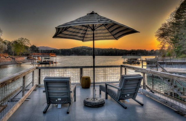 Lake Cove Oasis - Waterfront on Lake Blue Ridge | Private Yard and Dock | Pet Friendly