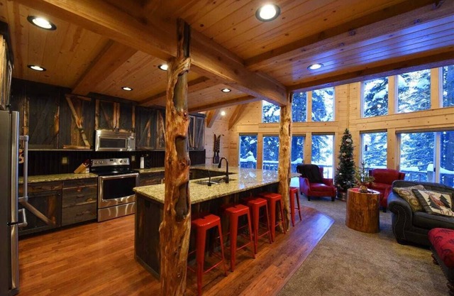 Lake Escape | On Henrys Lake Outlet | Private Boat Dock | Hot Tub
