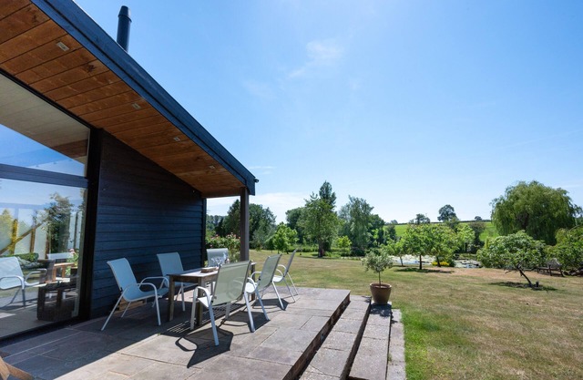 Lake Farm Barn - Three Bedroom House, Sleeps 6