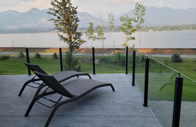 Lake Front Cabin-Invermere-4 Bedroom, Ice Fishing Shack, Hot Tub, Private