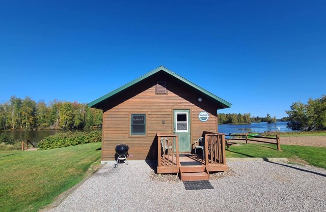 Lake Front Cabin The Bear Den