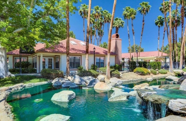 Lake front condo with a million dollar view