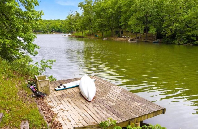 Lake front - Newly renovated - Gorgeous Views - Close to trails!