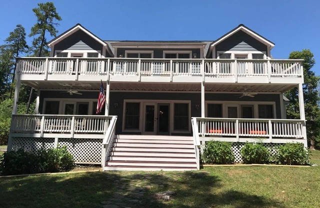 Lake Front w/private Dock and Beach