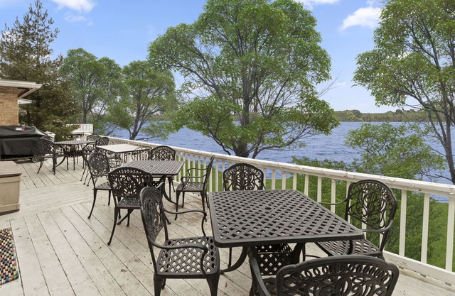 Lake Geneva Lakefront Home, Private Beach, Private Pier, Rooftop Deck. Sleeps 18