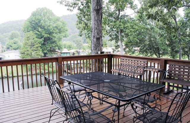 Lake Hamilton Rest, Relaxation, and Fun Seekers Welcome here!