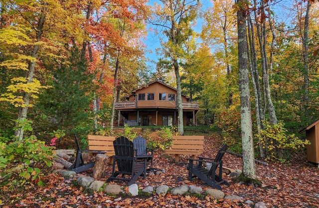 Lake House & Cottage-2 Docks, Firepits, Kitchens
