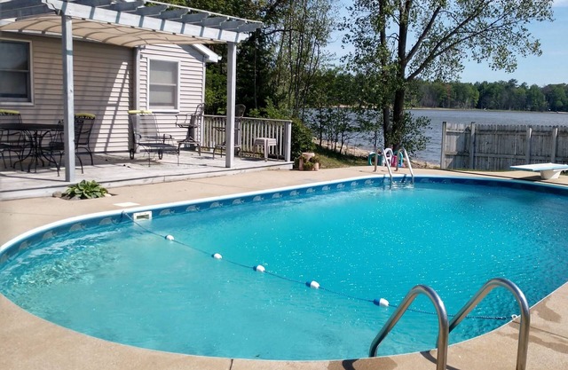 Lake House @ Fox Lake MI Adventure/Pool.Early chec in 8/29-9/1 for 1200 <6 in