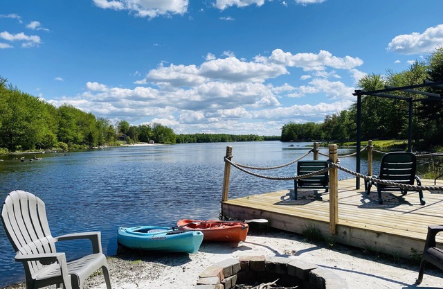 Lake House Hideout in the Poconos; HOT TUB, KAYAKS, FIREPIT, DECK&GAS GRILL
