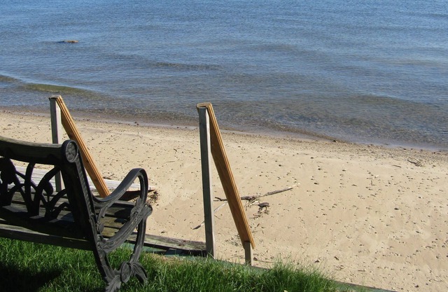 Lake Huron Vacation Rental! Come enjoy this fall rental home! Lower rate off season