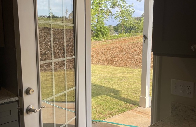 Lake Keowee Country Cottage centrally located to 3 lakes & many charming towns