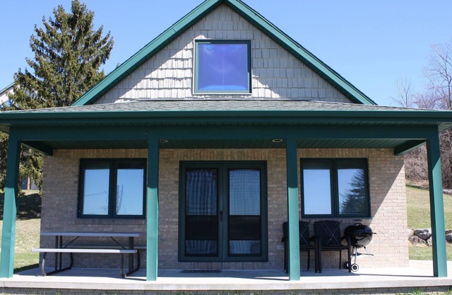 Lake Leelanau Cozy Chalet