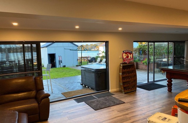 Lake Macquarie Waterfront Home with jetty