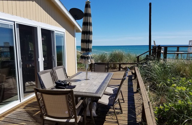 LAKE MICHIGAN BEACHFRONT! PRIVATE BEACHFRONT! DISCOUNTED SEASONAL RATES
