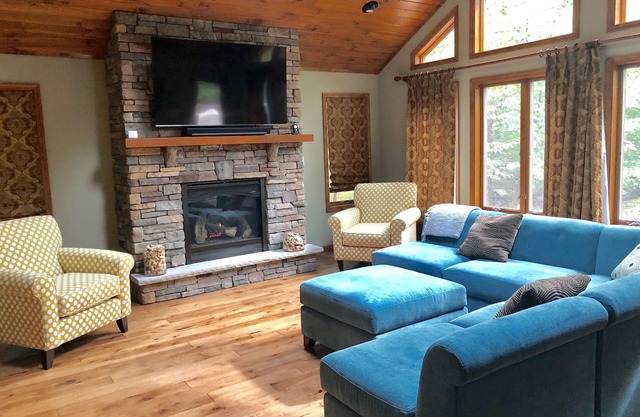 Lake Naomi Amazing 2,800 sf 3-BR Vacation Hideaway