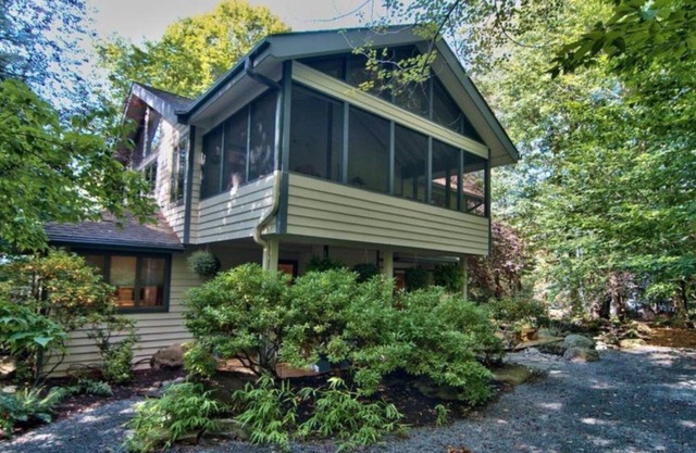 Lake Naomi Pocono Vacation Home, ⁕CHECK OUT OUR FALL FOILAGE SPECIALS⁕