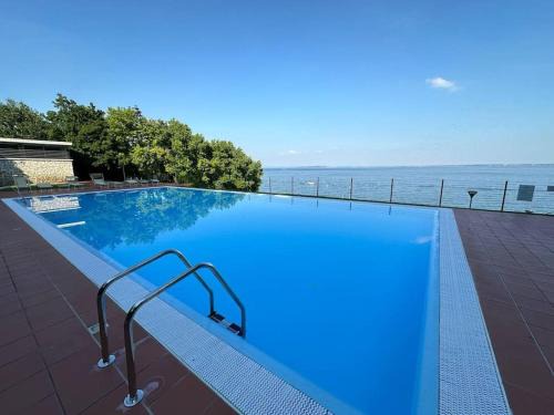 Lake Oasis with Pool OLD