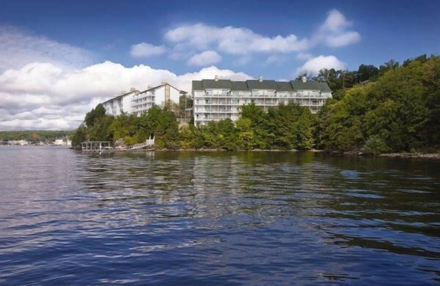 Lake of the Ozarks: 2BR Condo at Lakeside Resort w/WiFi, Pool & Watersports