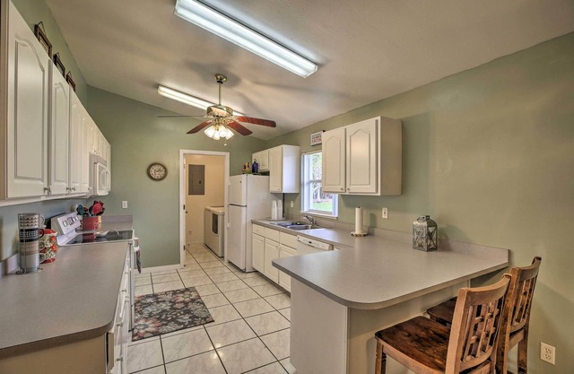 Lake Okeechobee Fishing Retreat w/Fire Pit!