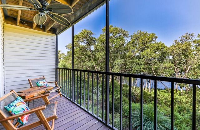LAKE PALMS 7 - Newly Updated Sanibel Condo Overlooking Lagoon