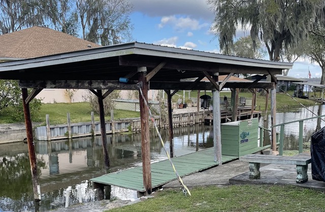 Lake Panasoffkee Canal Home