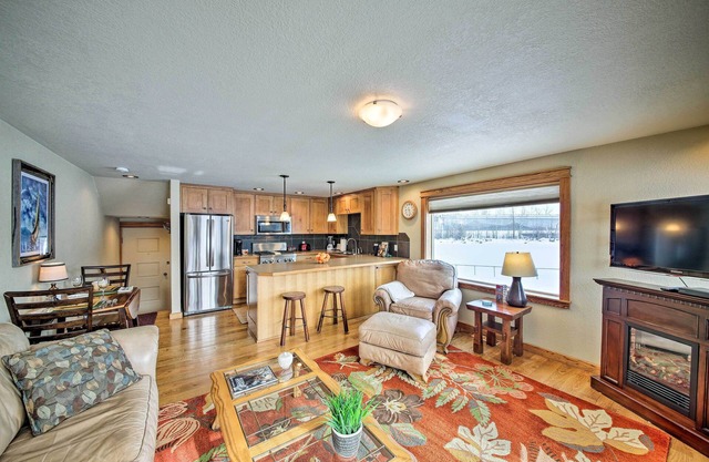 Lake Pend Oreille Condo w/Porch & Mountain View!