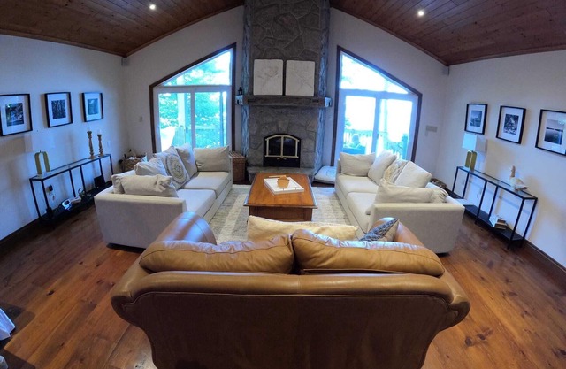 Lake Rosseau spacious, welcoming and lake loving family cottage gem