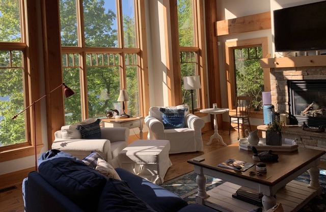 Lake Rosseau Timber Frame on Morgan Bay; Gorgeous Views, Crystal Clear Water