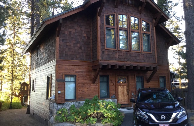 Lake Tahoe North Shore - Great Location Right on Lake!