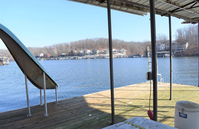 Lake View 5 Bedroom (2 Master Suites)/4 Bath/Private Dock