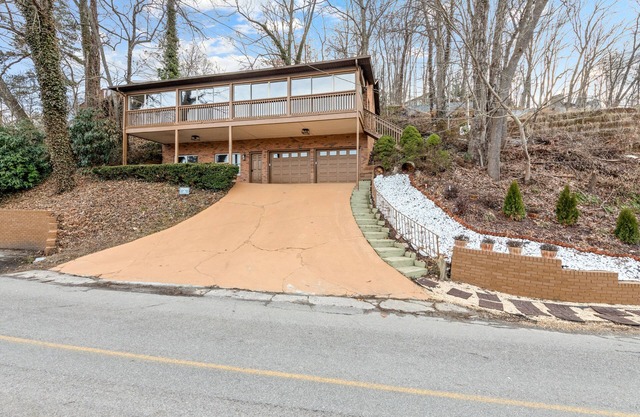 Lake-view apartment with a full kitchen, patio, pool, tennis & basketball access