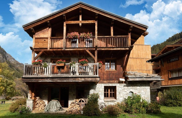 Lake-view chalet in Tignes, close to ski area