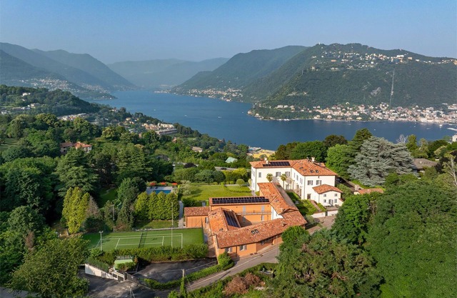 Lake View Loft in a Villa with swimming pool and tennis court