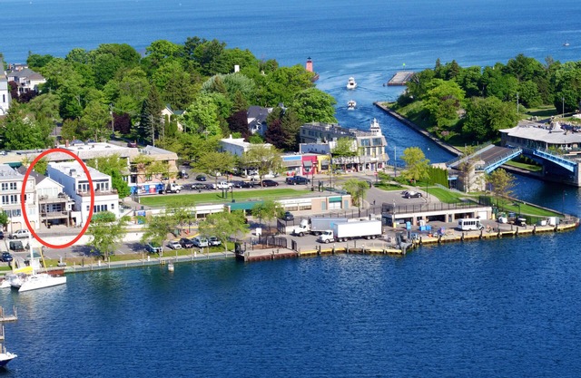 Lake View Luxury Suite ~ Downtown Charlevoix Marina District