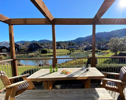* LAKE VILLA 461 *