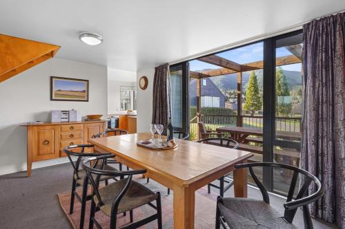 * LAKE VILLA 466 *