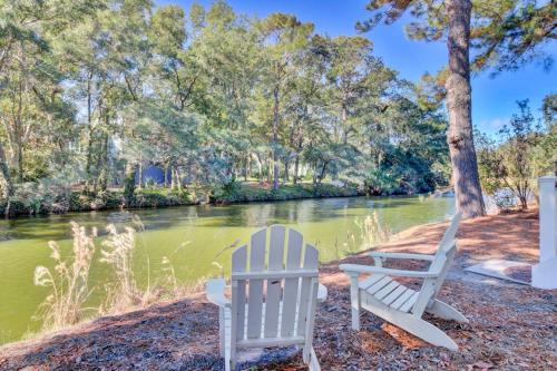 Lake Village Cottage 18