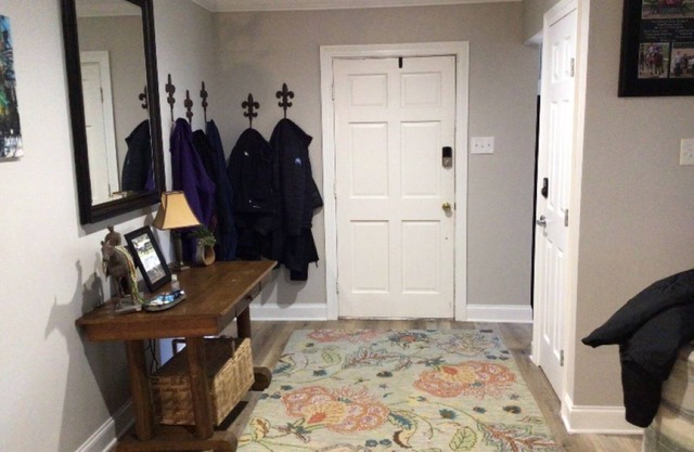 Lake Vista area, safe and family friendly neighborhood, next to city parkn